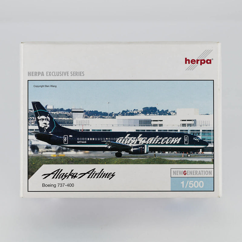 Herpa - 1:500 Boeing 737-400 Alaska Airlines | Exclusive Series mit Vitrine